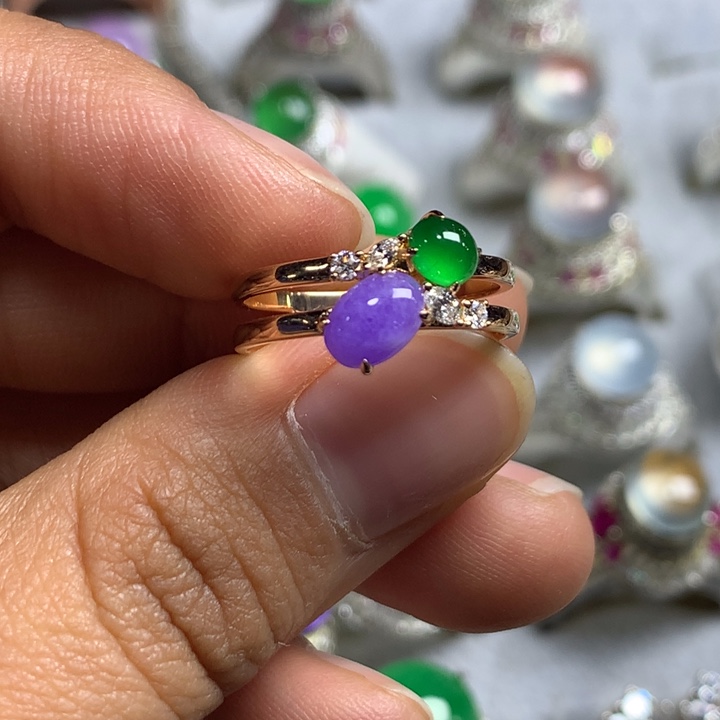 翡翠未镶嵌戒指铜托，卖裸石，需要二次镶嵌