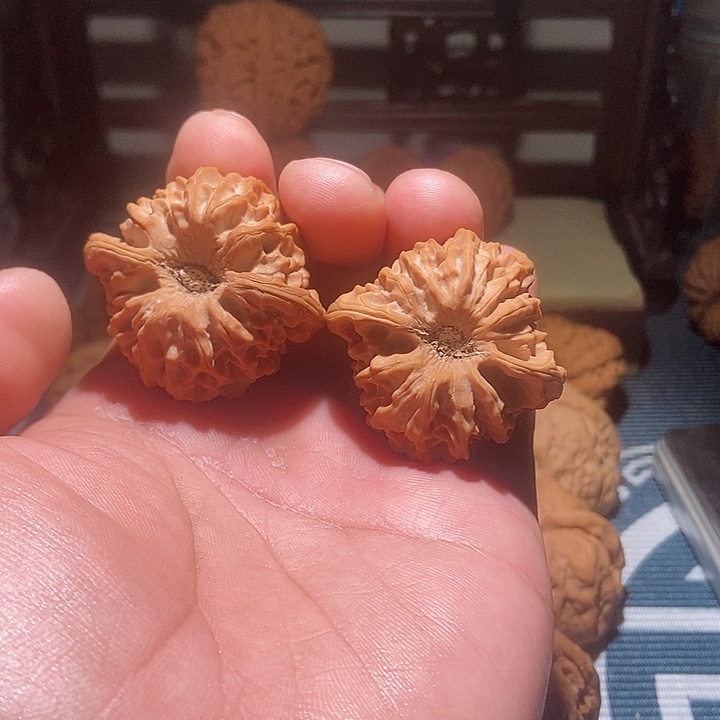 艾***米文玩核桃吊坠龙门涧