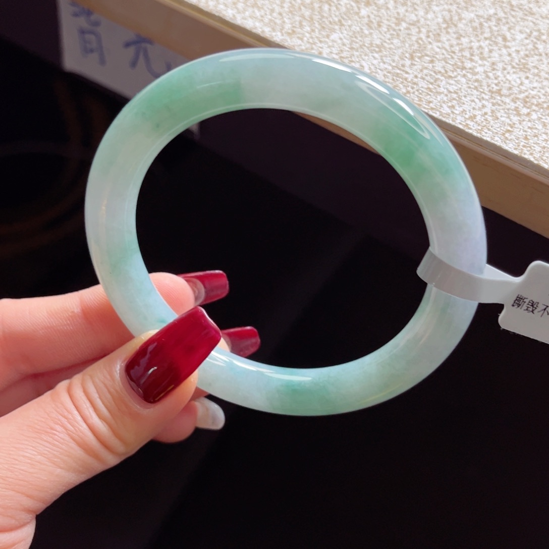 翡翠手镯未镶嵌手镯