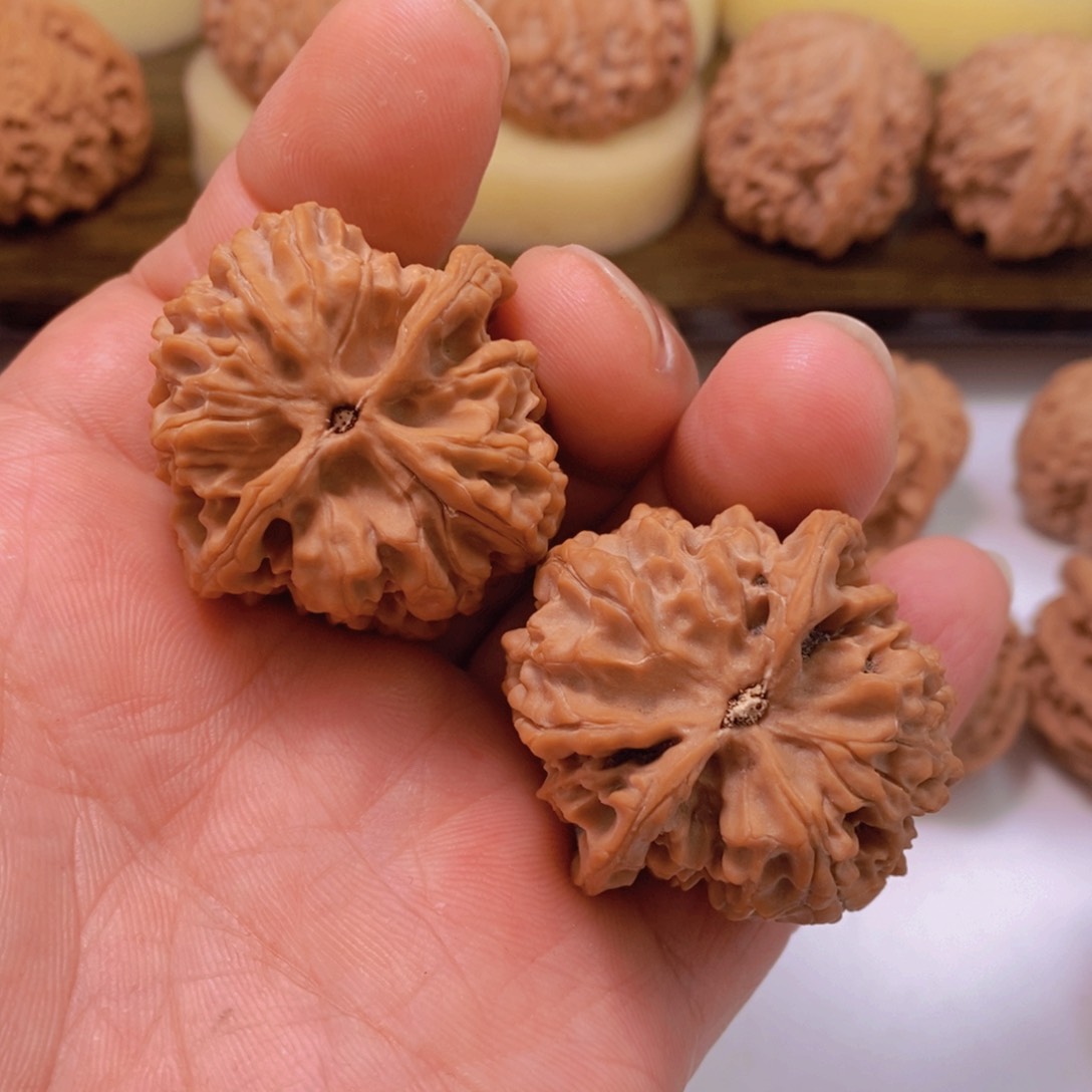 文玩核桃把件多***哥