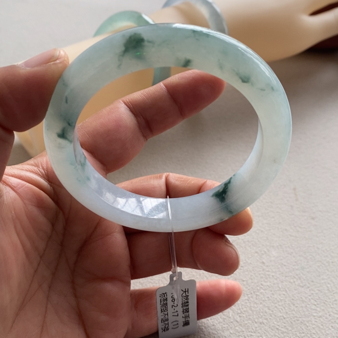 翡翠手镯未镶嵌天然翡翠手镯