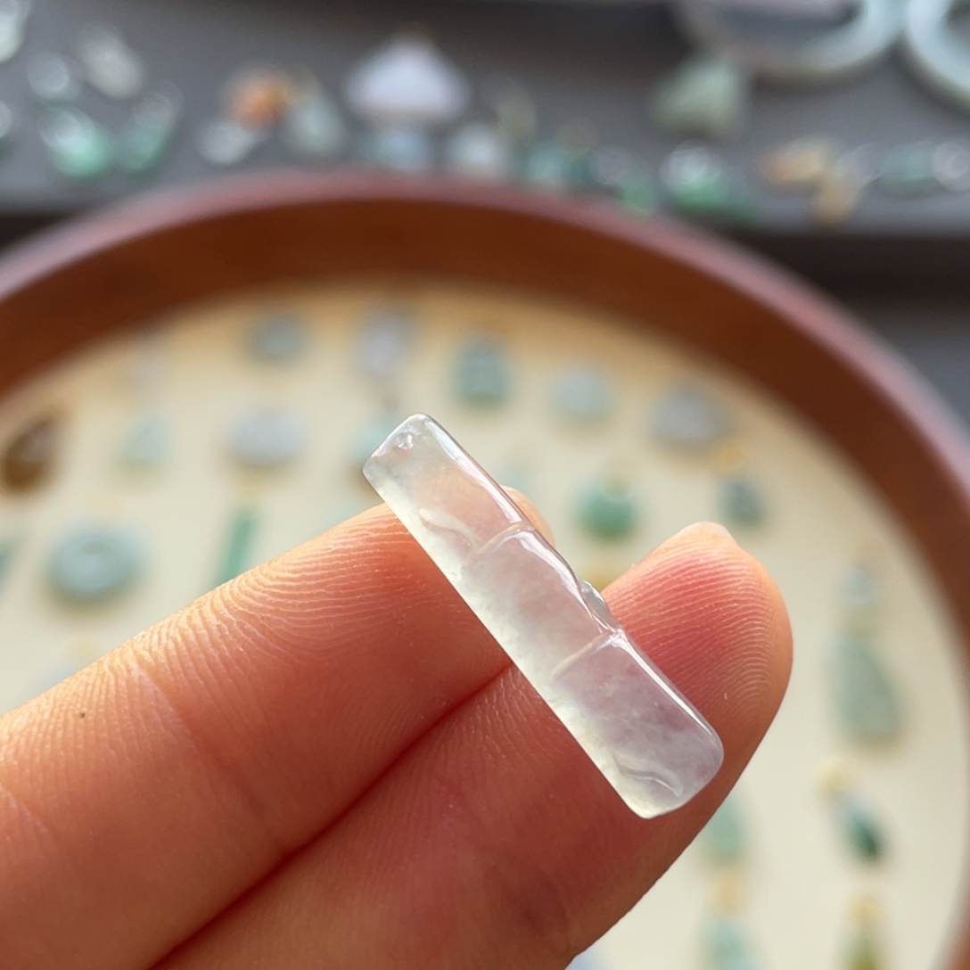 翡翠颈饰未镶嵌竹节