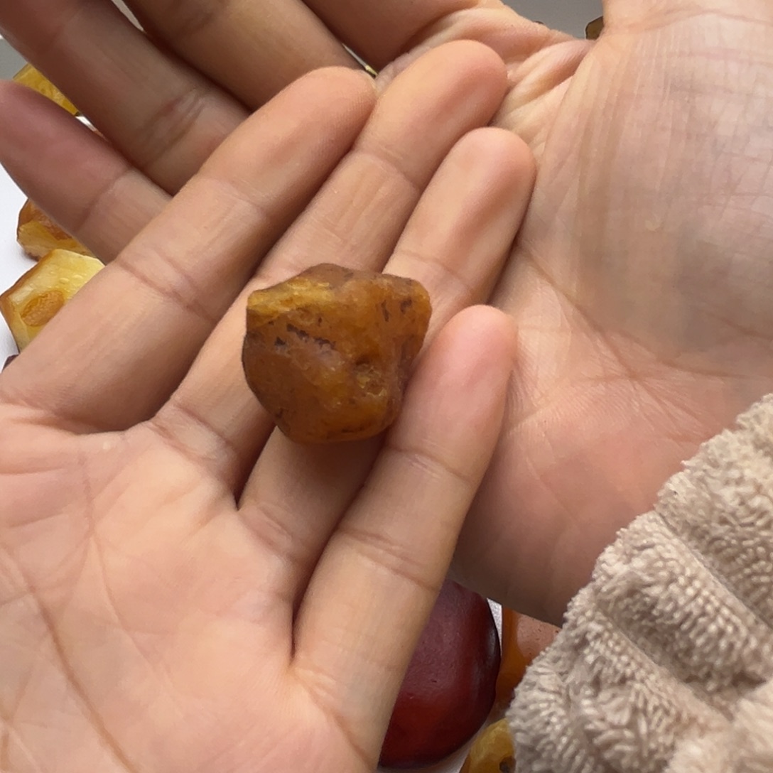 r***m定制琥珀未镶嵌蜜蜡定制珠子