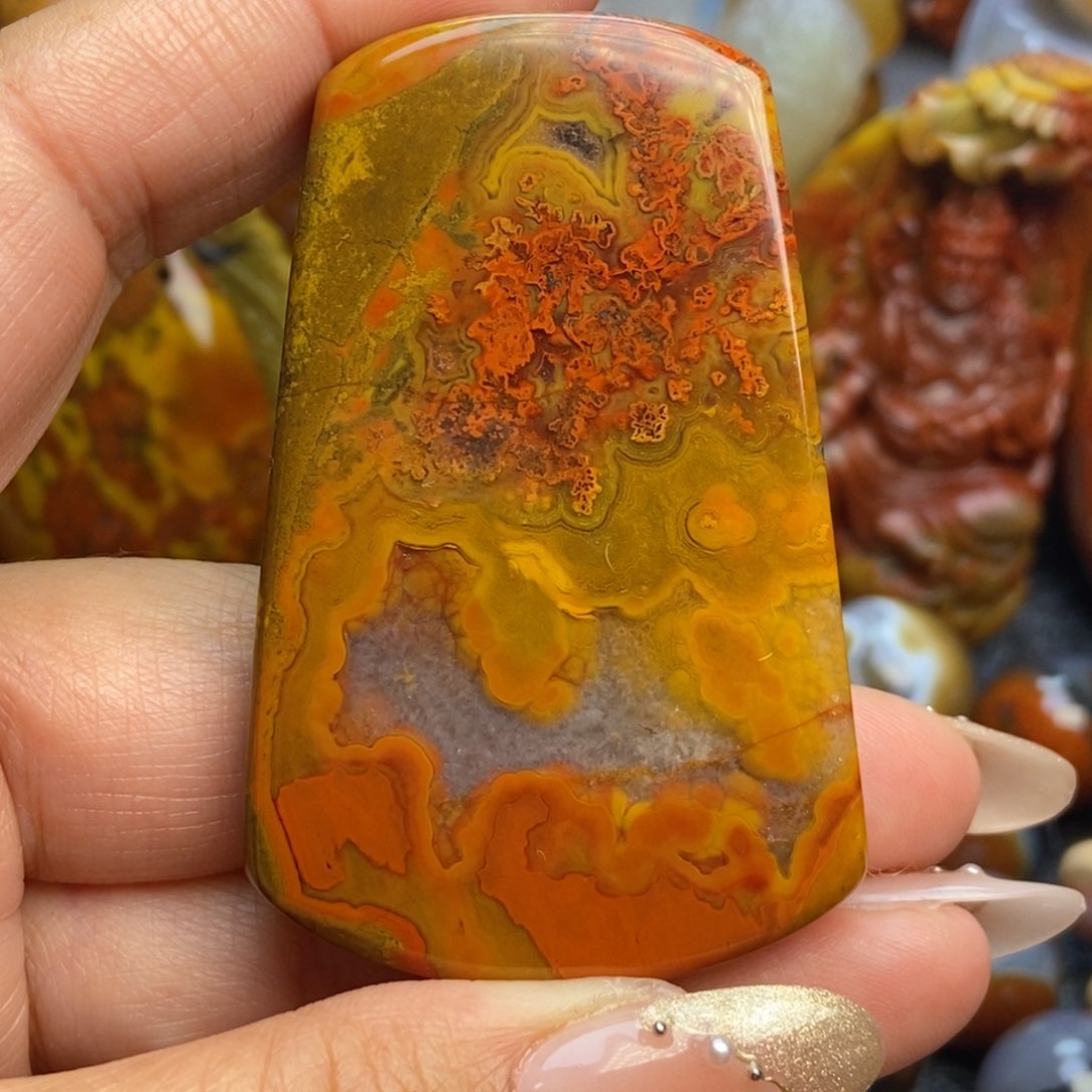 玛瑙/玉髓颈饰未镶嵌战国红