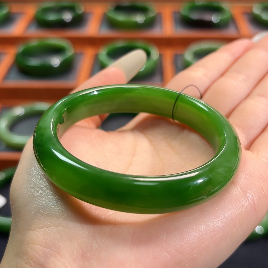 和田玉（碧玉）未镶嵌手镯苹果绿冰底正装