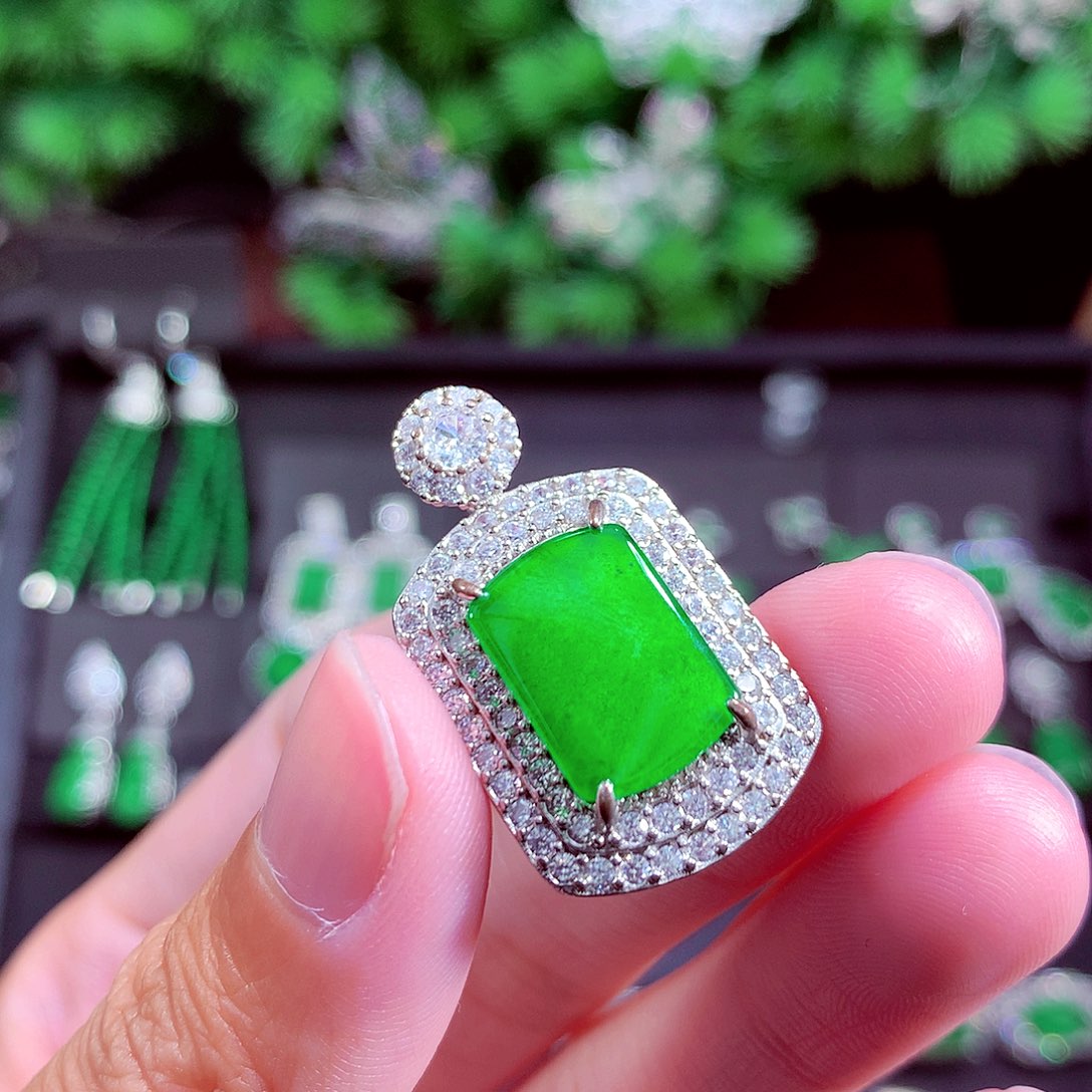 颈饰未镶嵌翡翠天然