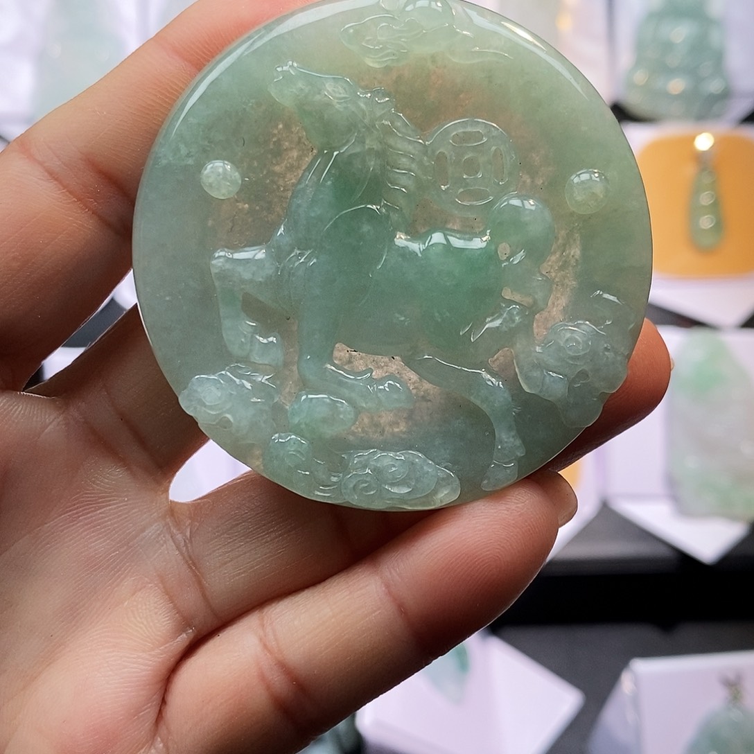 翡翠未镶嵌颈饰飞黄腾达马倒成功