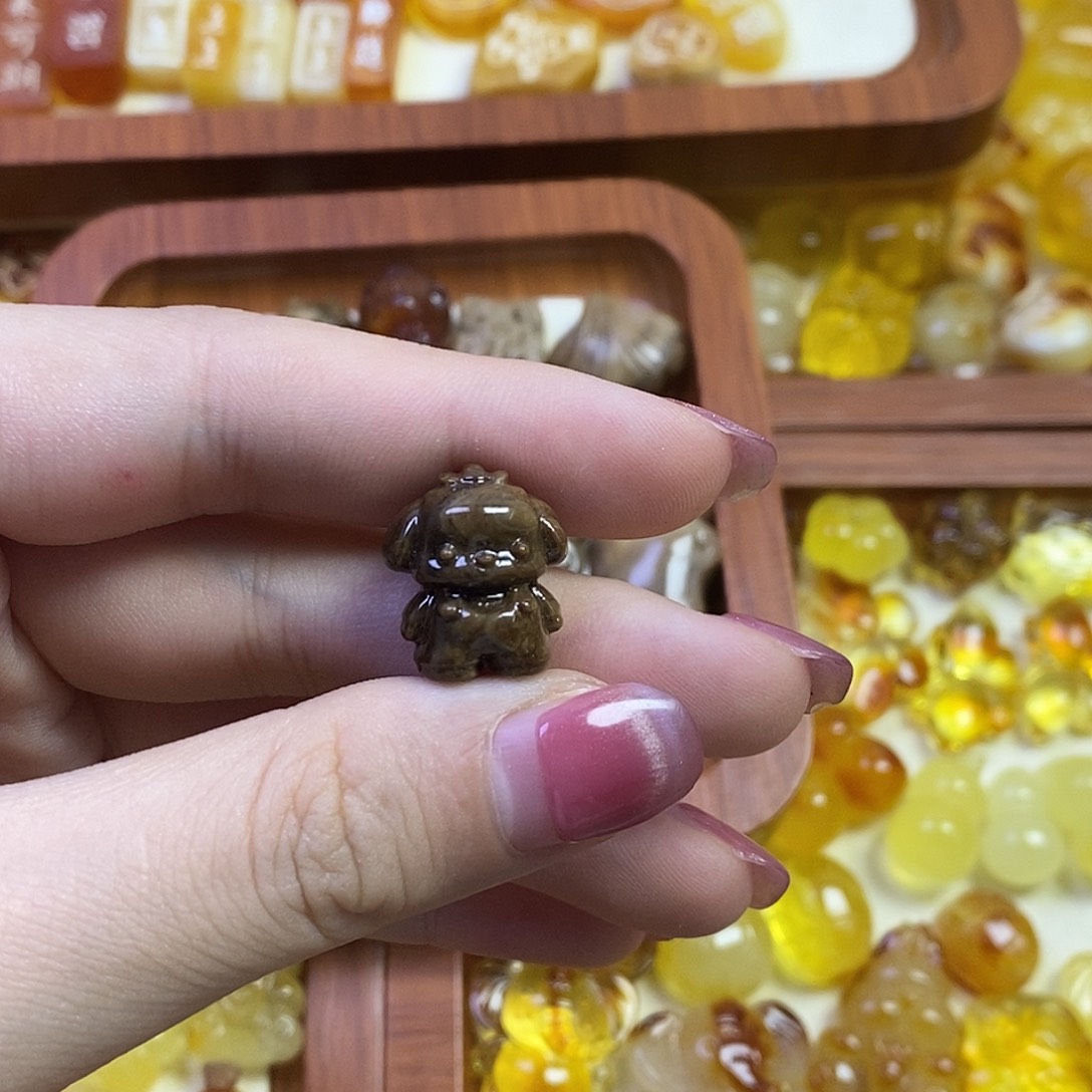 琥珀未镶嵌珠宝奇石小狗狗