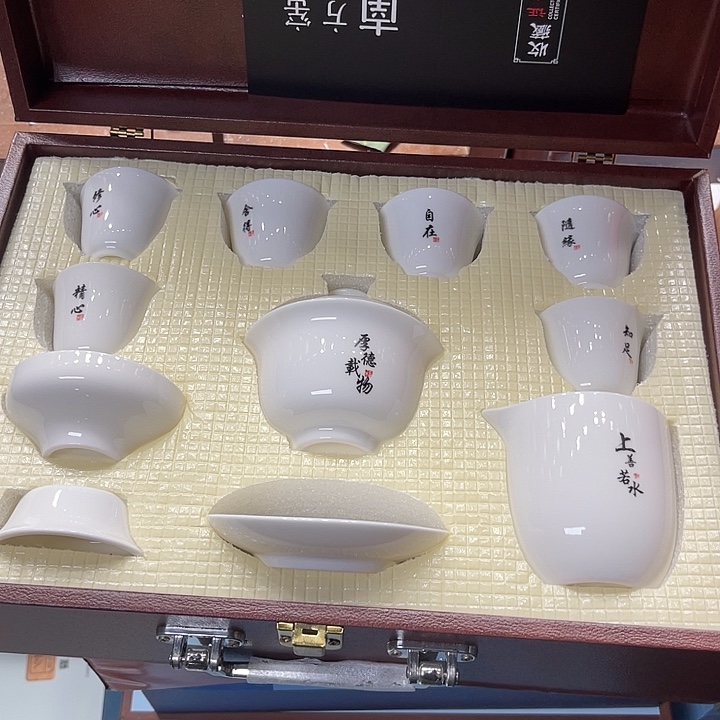 孤品茶具套装等。        