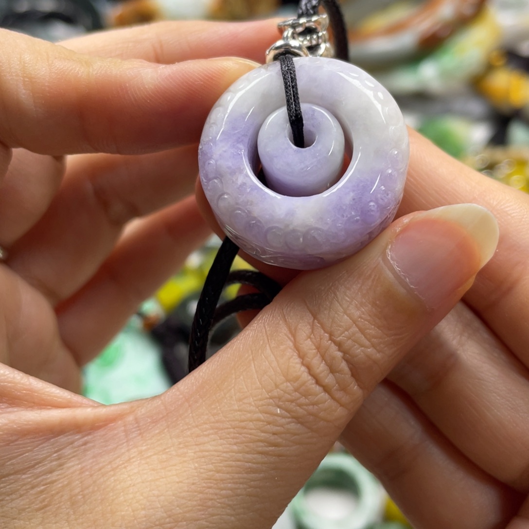 翡翠未镶嵌颈饰牌子