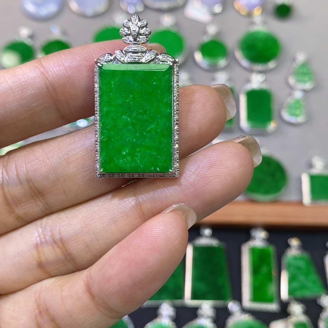 翡翠吊坠(不含链)18K金镶嵌吊坠