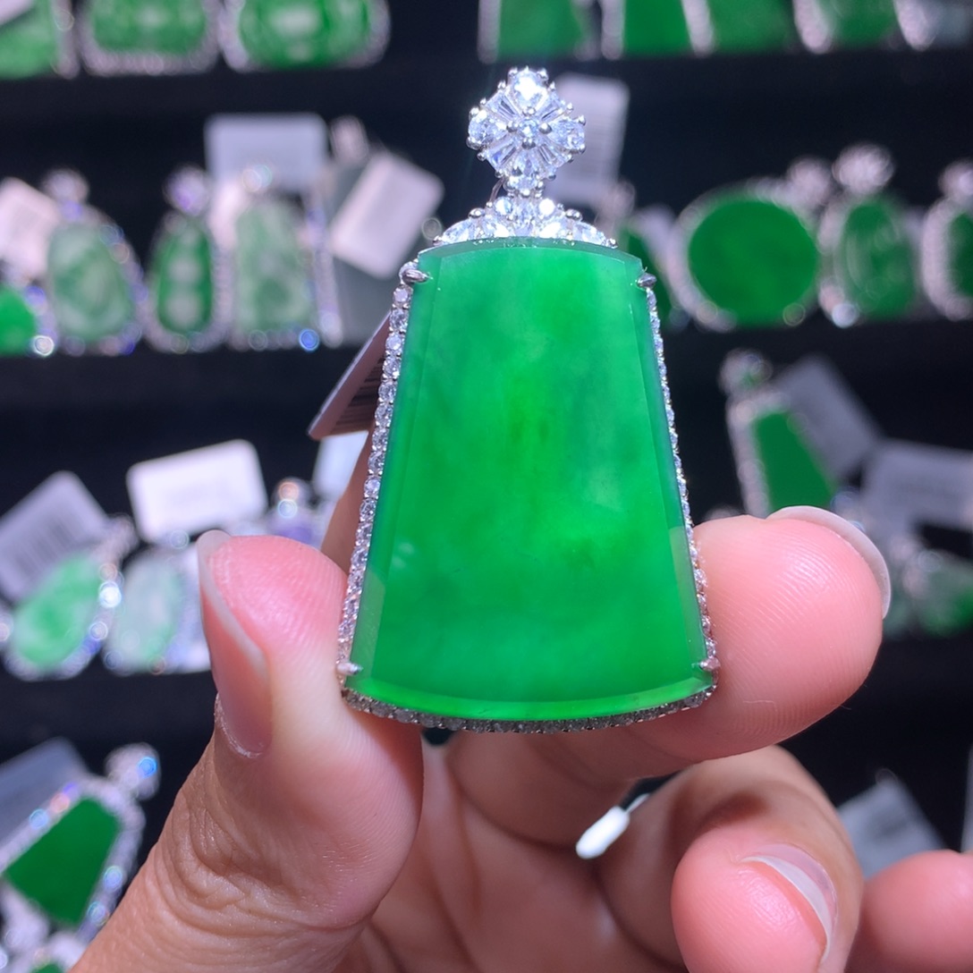 【闪购商品】颈饰银S925镶嵌翡翠云