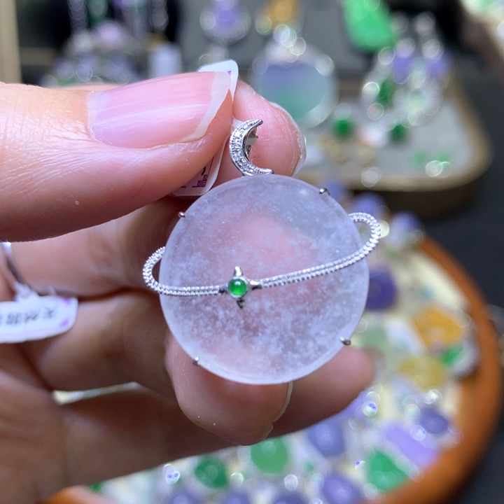 【闪购商品】翡翠颈饰18K金镶嵌翡翠吊坠项链