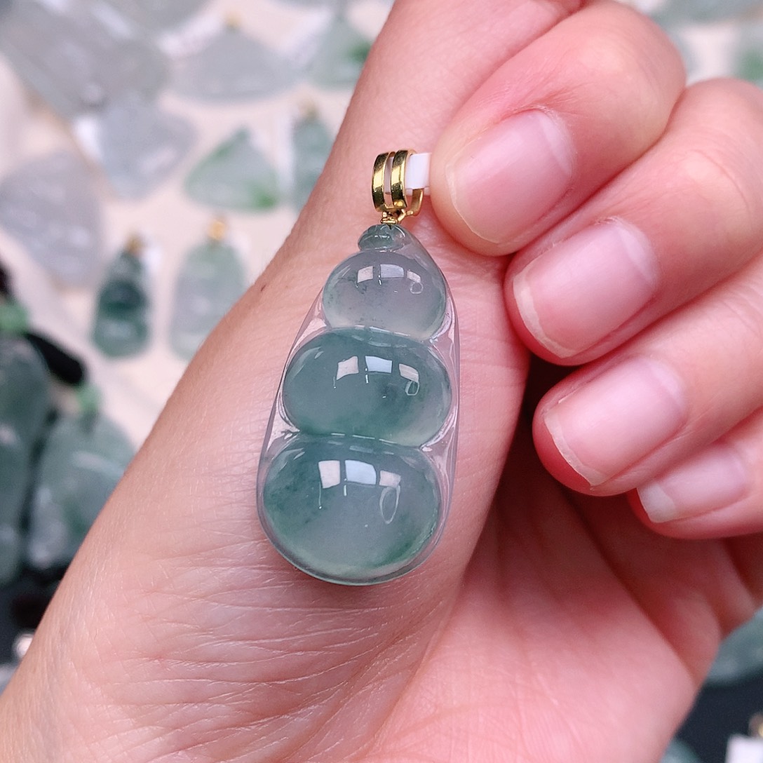 翡翠颈饰18K金镶嵌蓝花大豆子