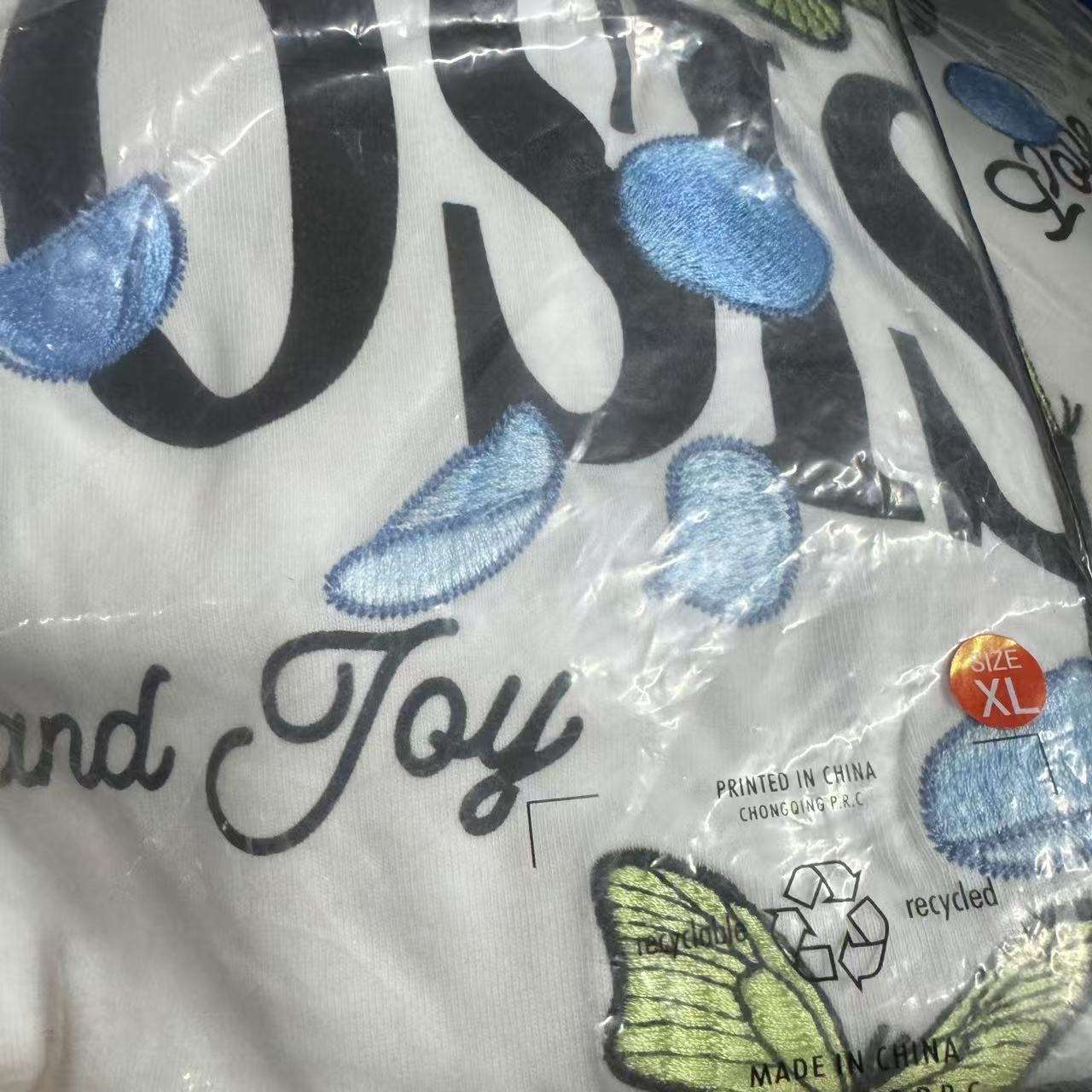 超好看刺绣短袖随便冲