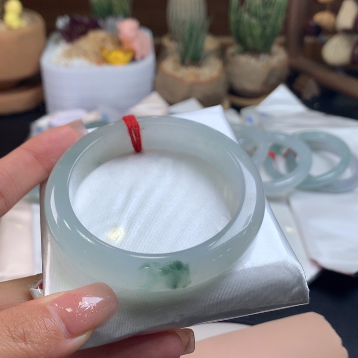 翡翠未镶嵌手镯56圈口