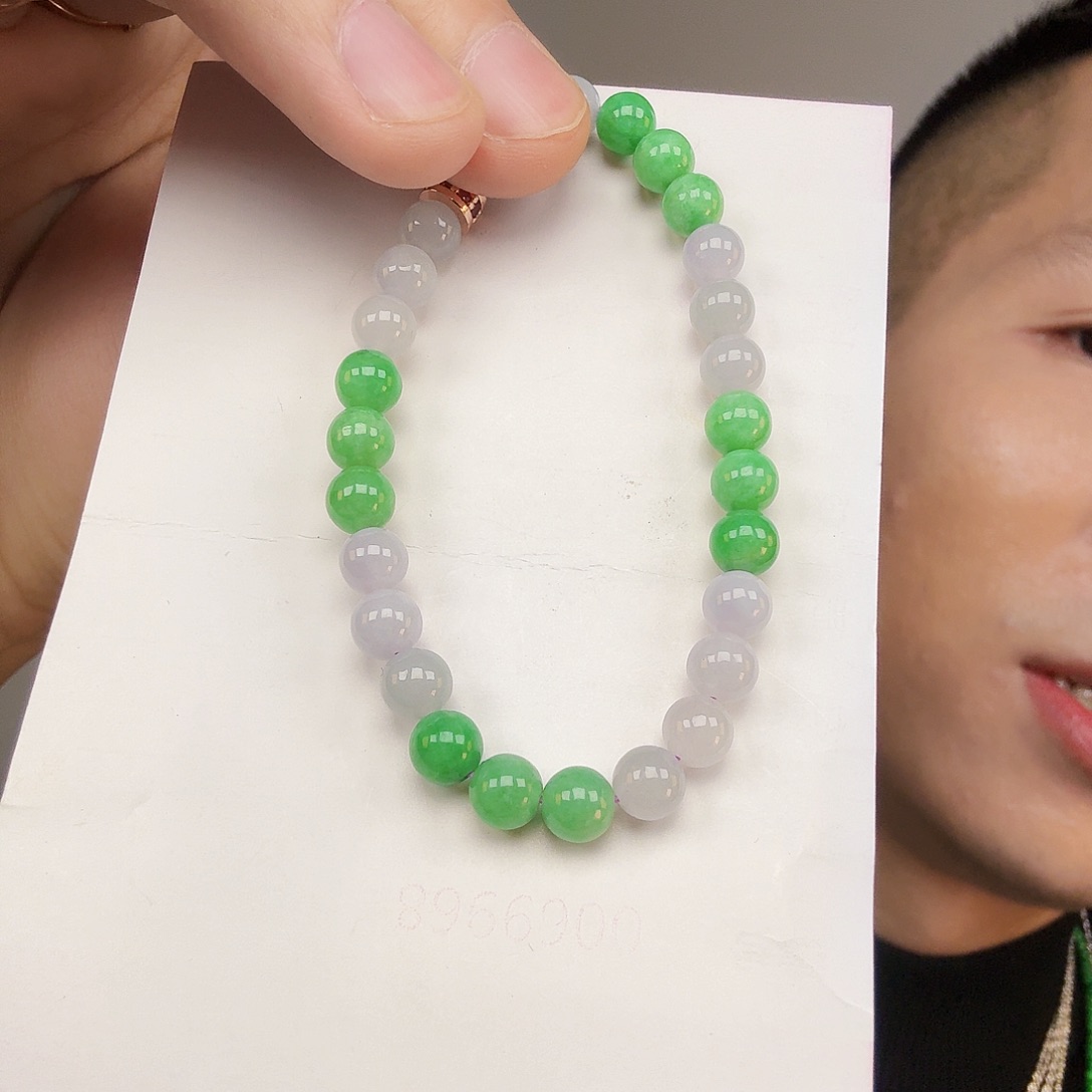 翡翠未镶嵌颈饰一件