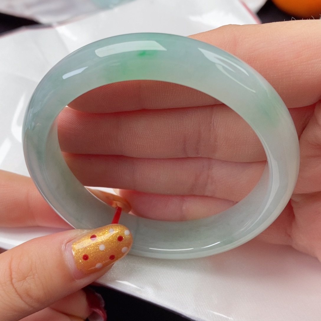 翡翠手镯未镶嵌58圈口