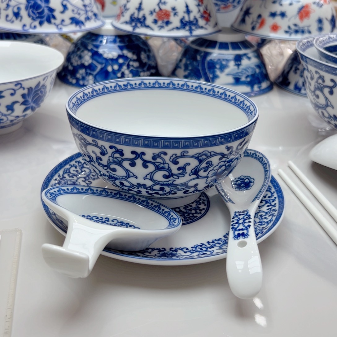 江西景德镇青花釉下彩工艺不脱色