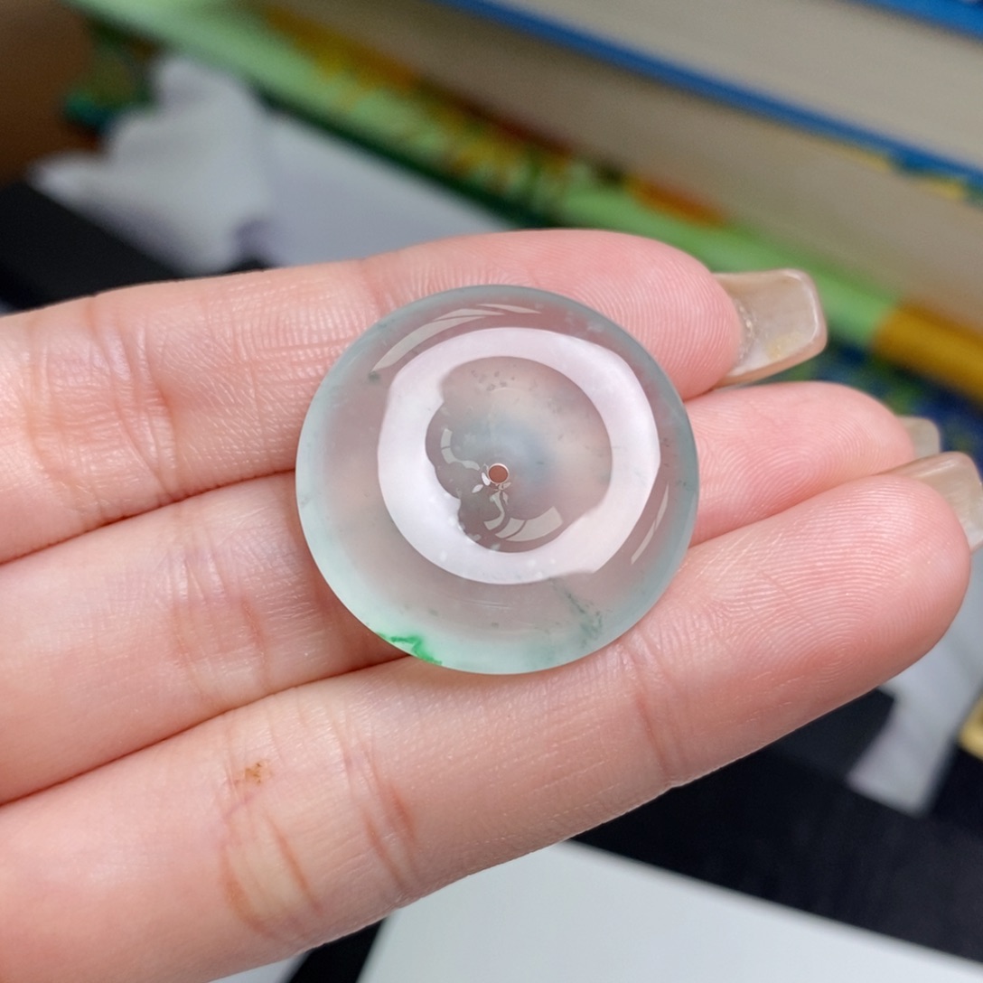 翡翠未镶嵌颈饰平安扣（25.8-5.6）