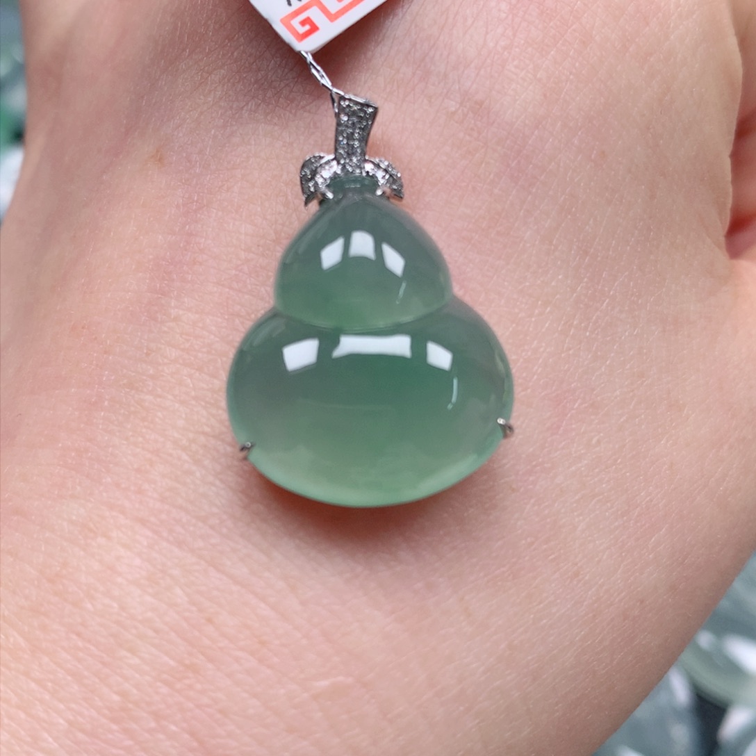 颈饰18K金镶嵌翡翠天然翡翠