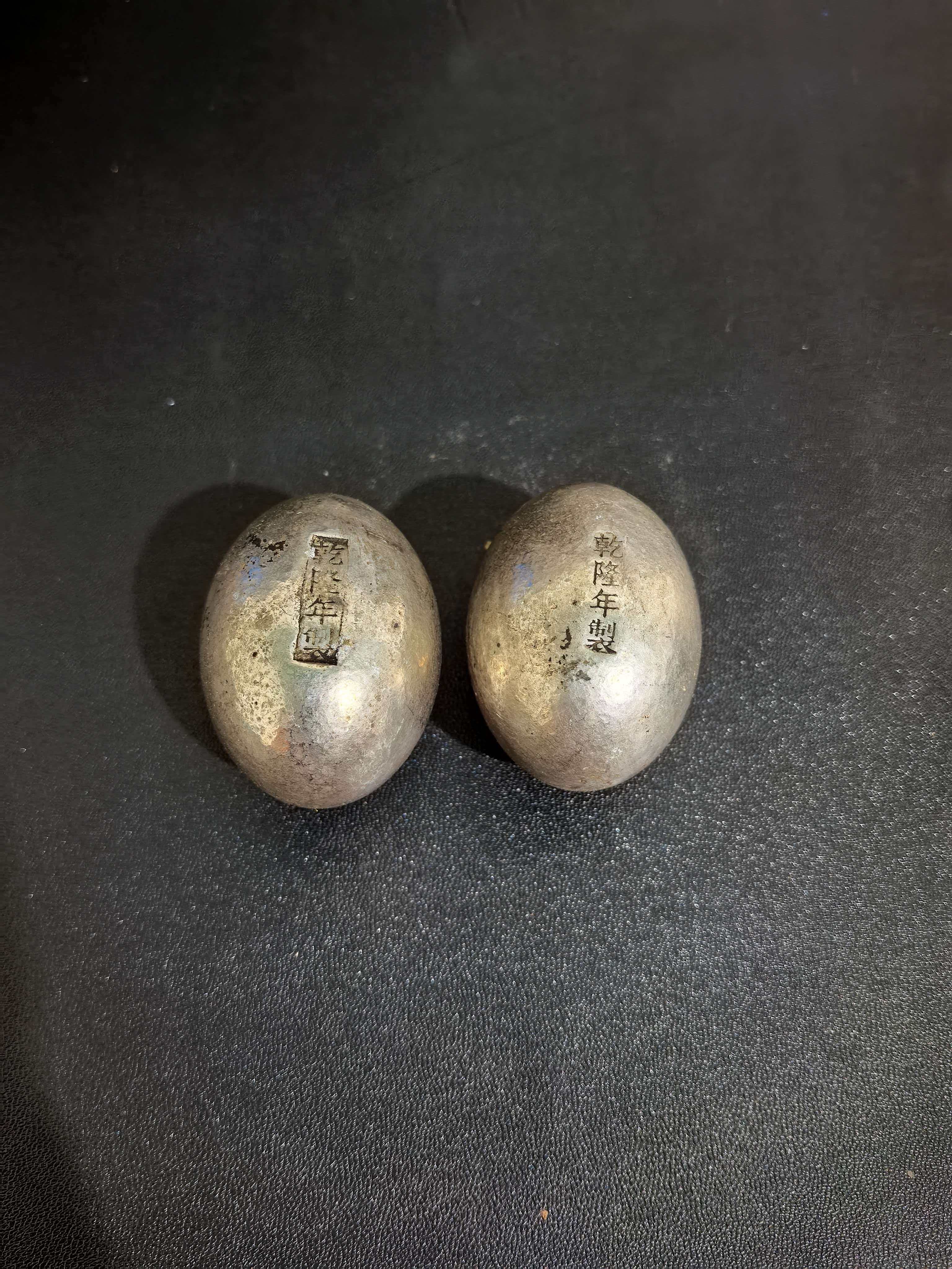 经典一对圆蛋工艺品桌面摆件