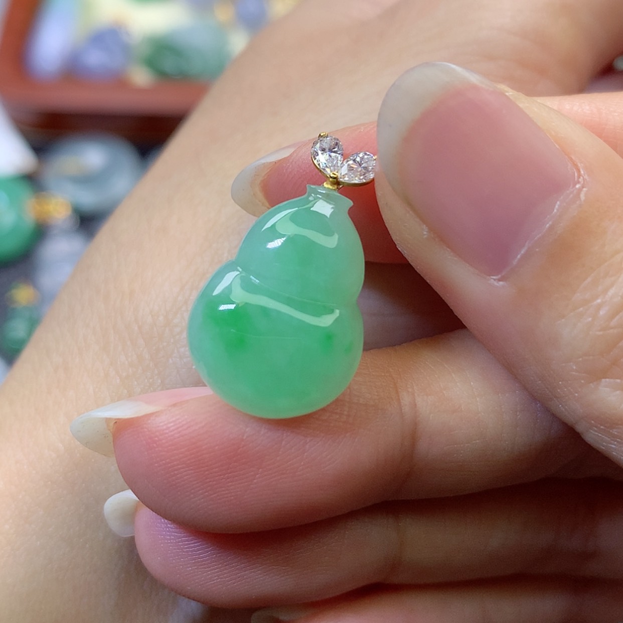 【闪购商品】吊坠(赠链)18K金镶嵌翡翠