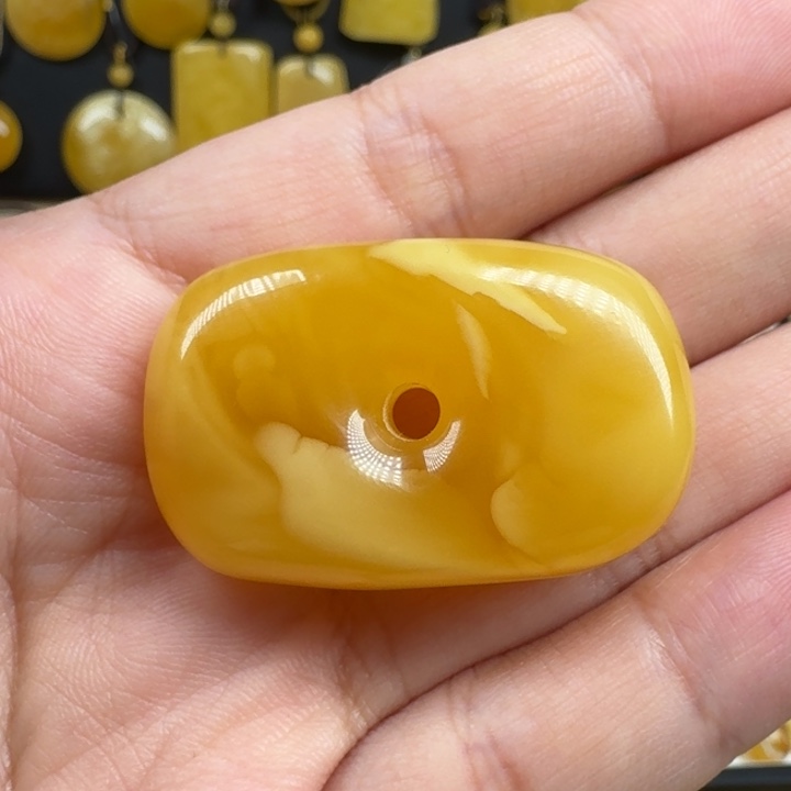 蜜蜡未镶嵌珠宝奇石