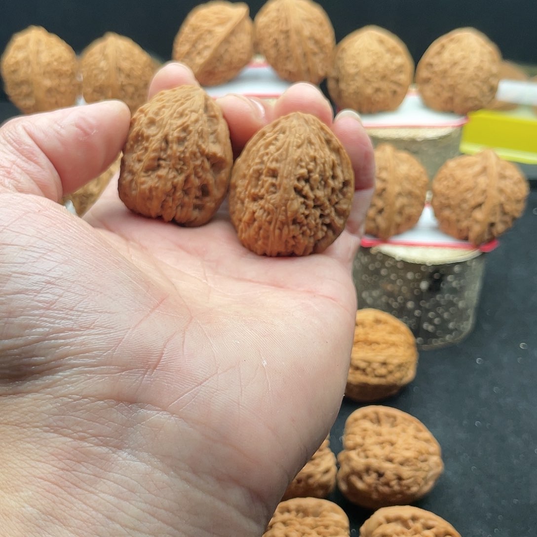 文玩核桃把件D***刀南疆文玩核桃手把件