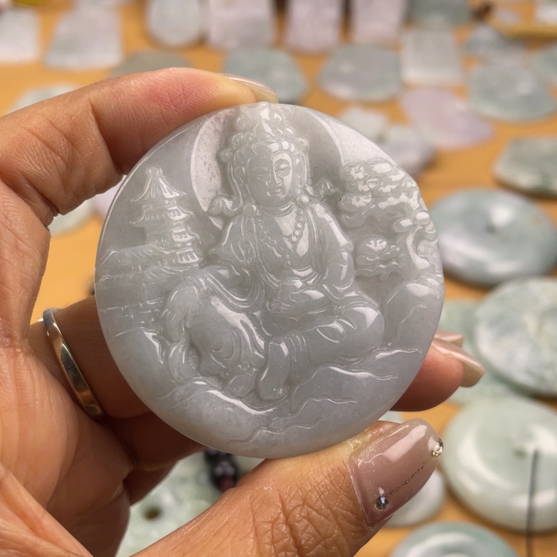 翡翠未镶嵌颈饰观音