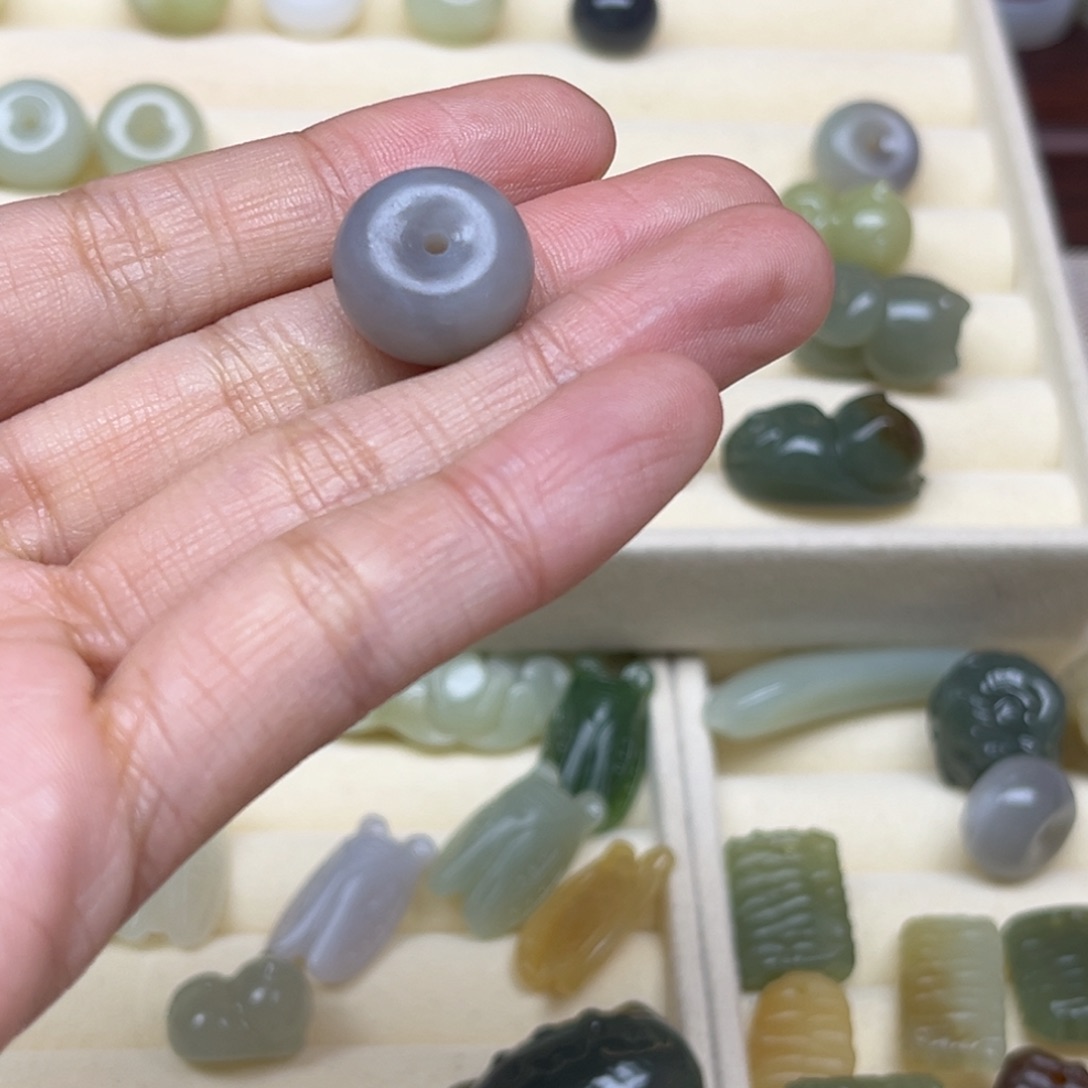 娜***余和田玉未镶嵌珠宝半成品