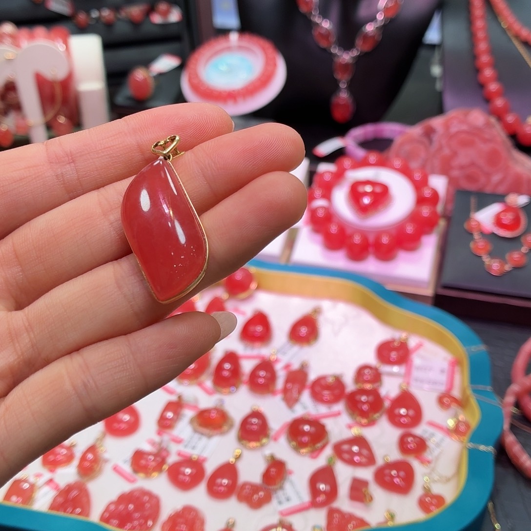 菱锰矿（红纹石）18K金镶嵌颈饰