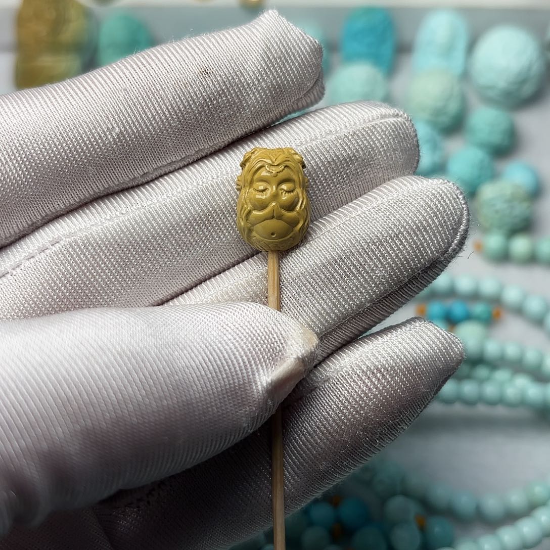 绿松石未镶嵌雕刻件