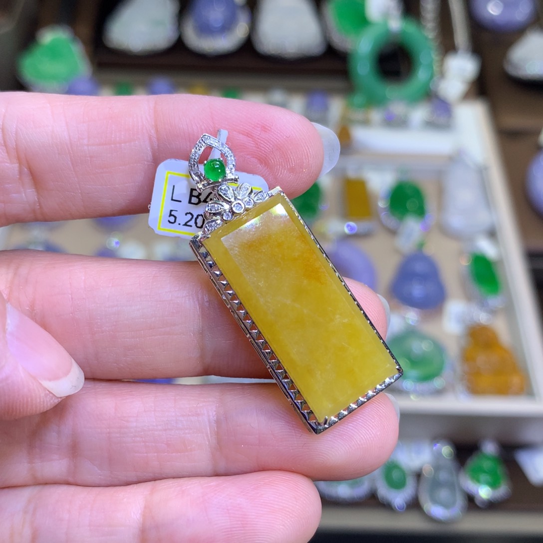 翡翠18K金镶嵌颈饰翡翠