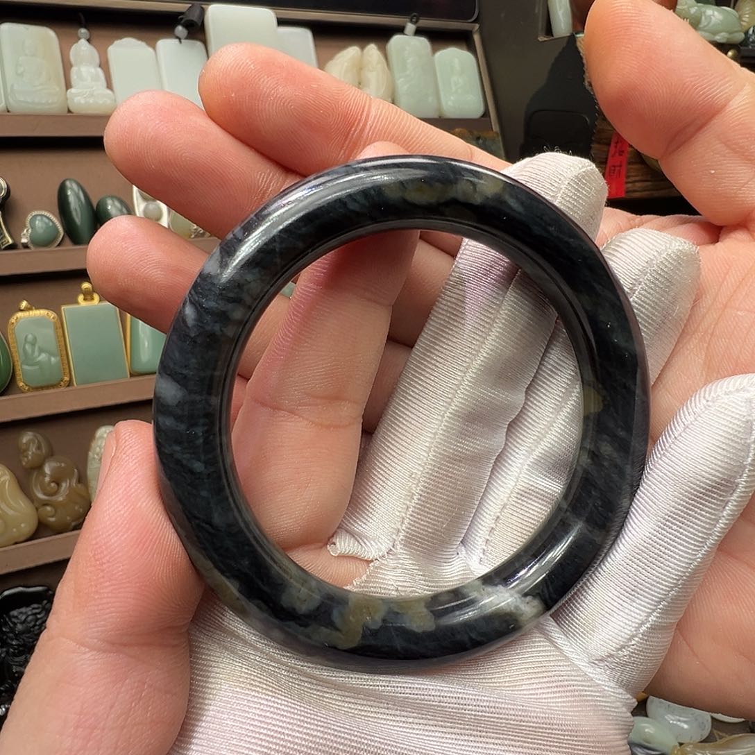 和田玉未镶嵌手镯新疆若羌楼兰三色圆条内径58.8mm原价2600有块棉