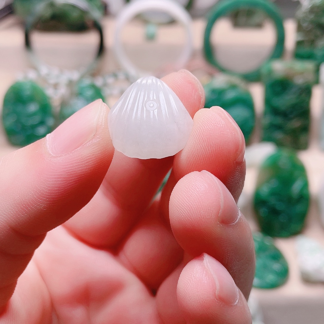 独山玉未镶嵌颈饰