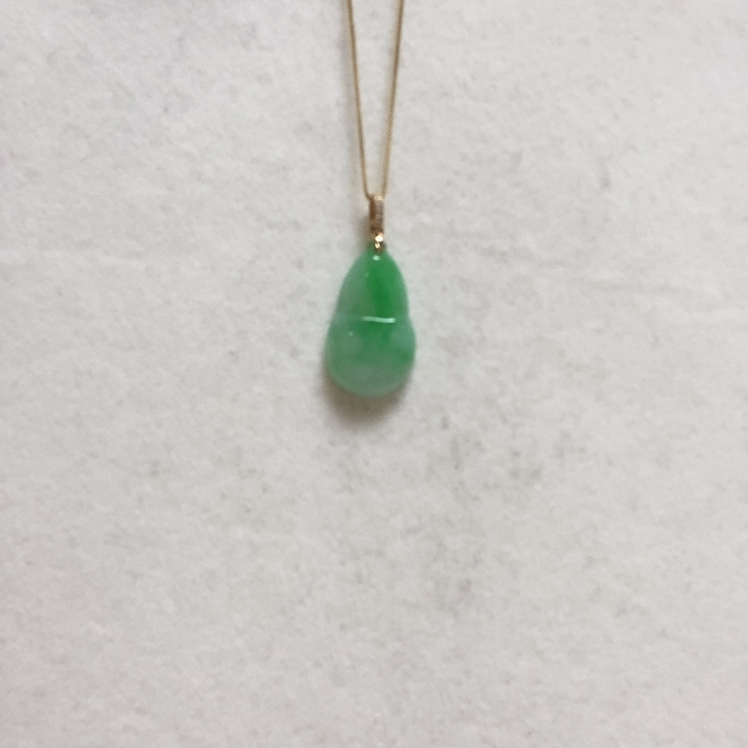 翡翠颈饰18K金镶嵌简单