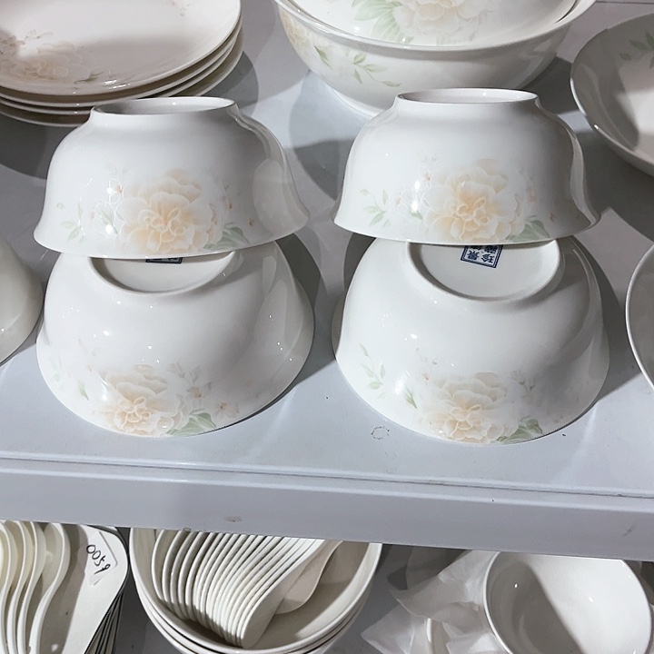 碗静香六寸面碗四个，直径15.5厘米