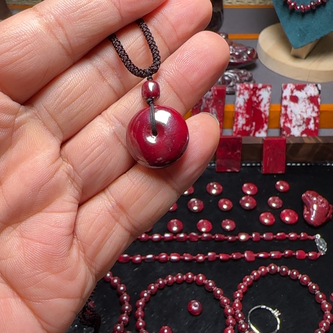 天然辰砂原矿平安扣