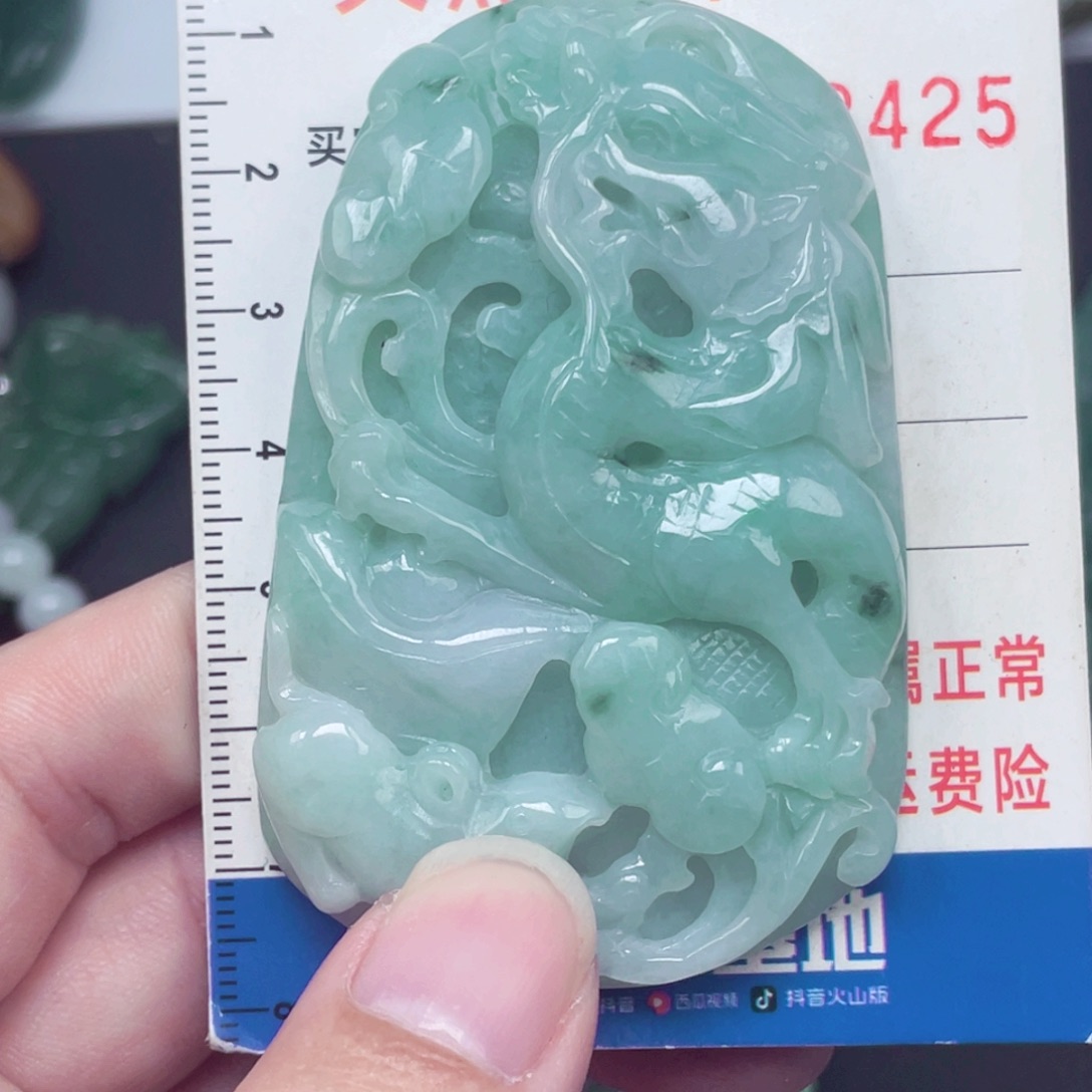 翡翠未镶嵌颈饰吊坠