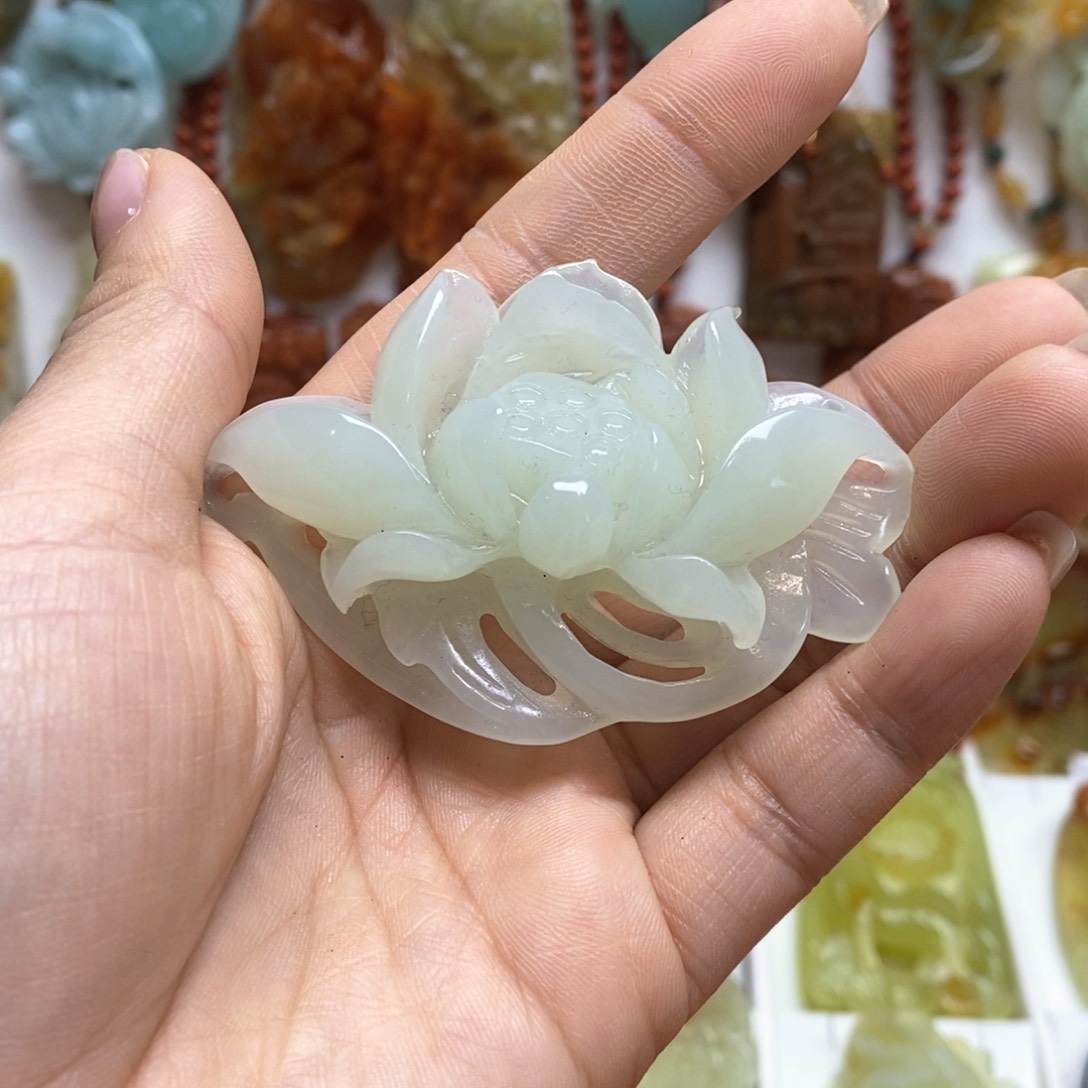 蛇纹石玉颈饰未镶嵌
