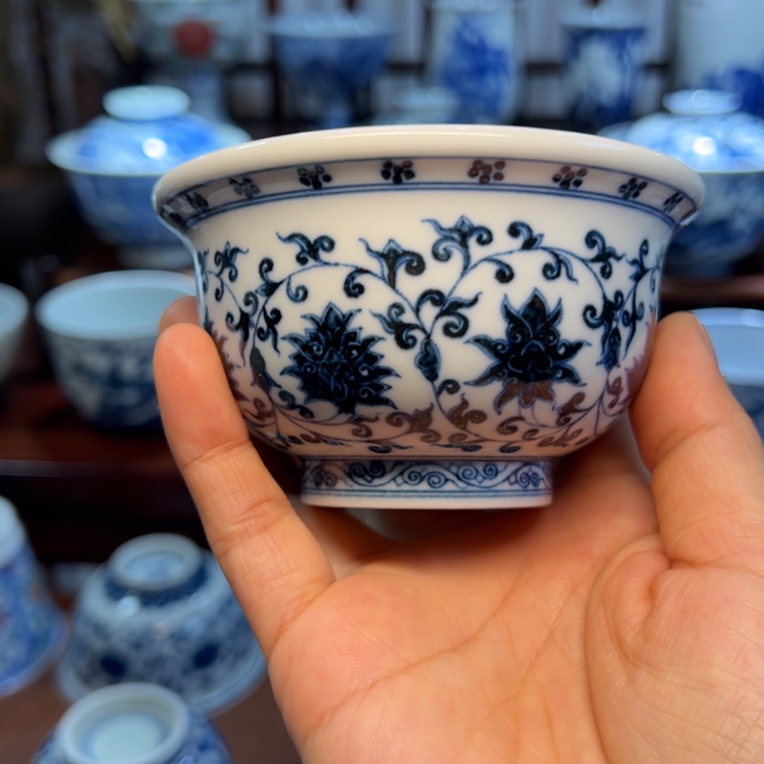 景德镇手绘缠枝莲压手