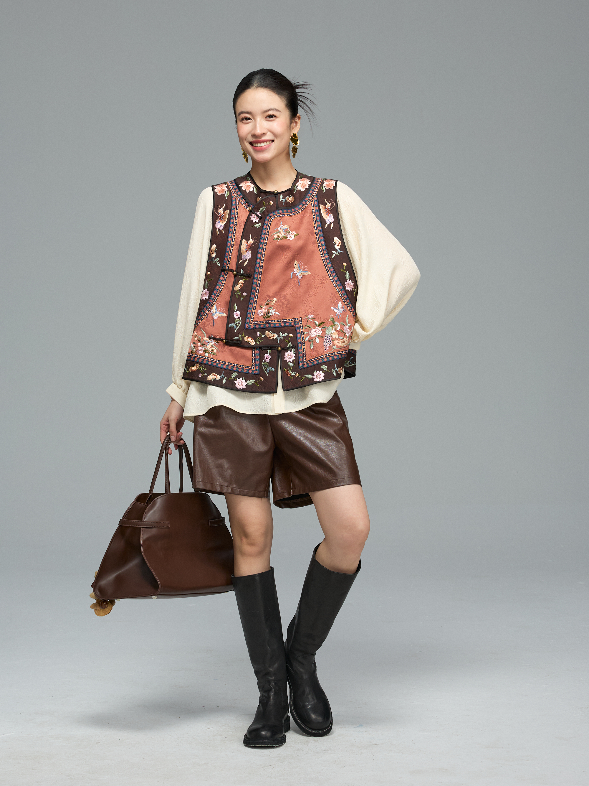 初见十三娘『遥知雪』手工真丝香云纱高定马甲中式国风花萝刺绣大气