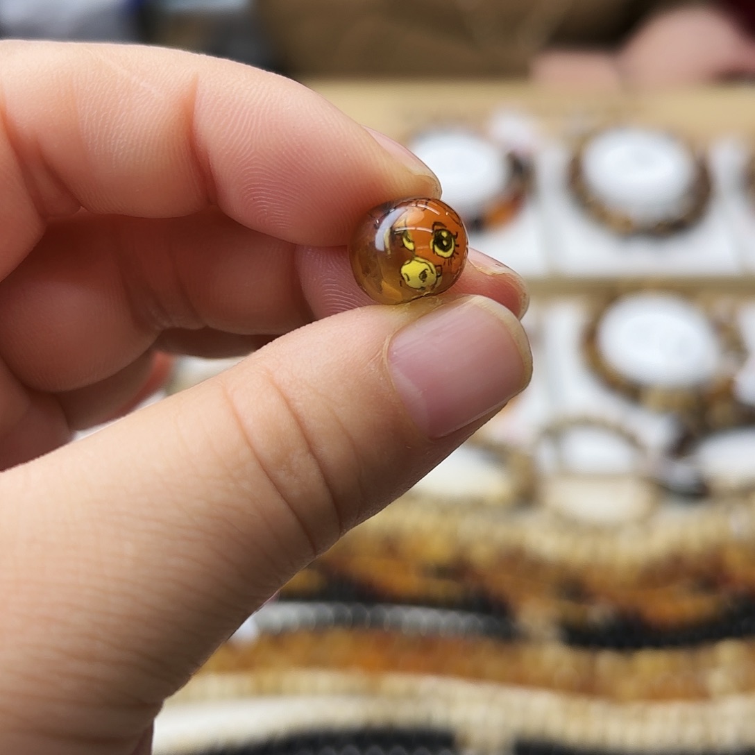 北***咪琥珀未镶嵌裸石十一牛