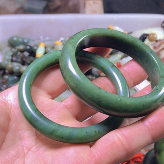 和田玉（碧玉）手镯未镶嵌香*云