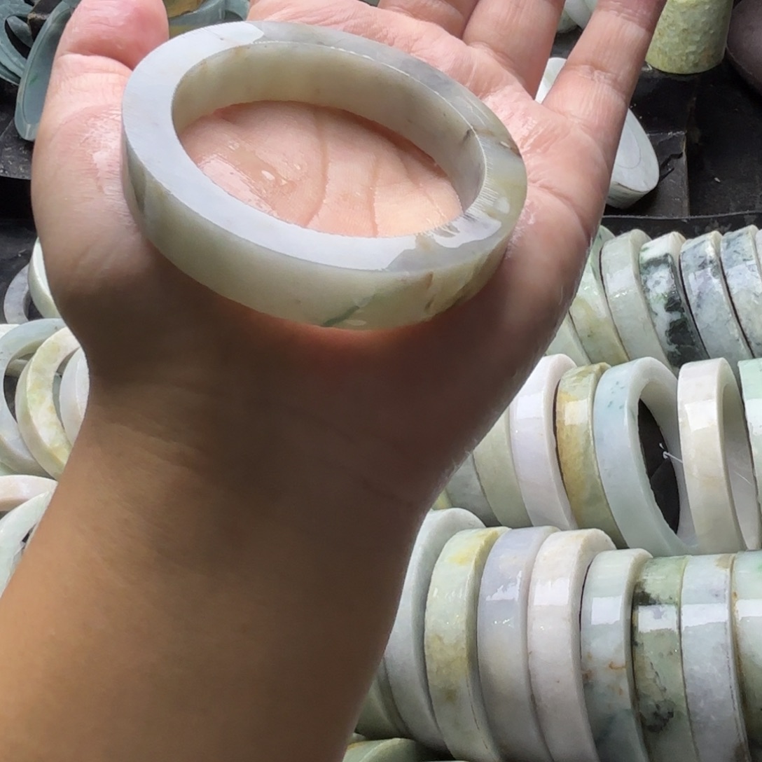 潇***陌定制翡翠未镶嵌翡翠手镯定制