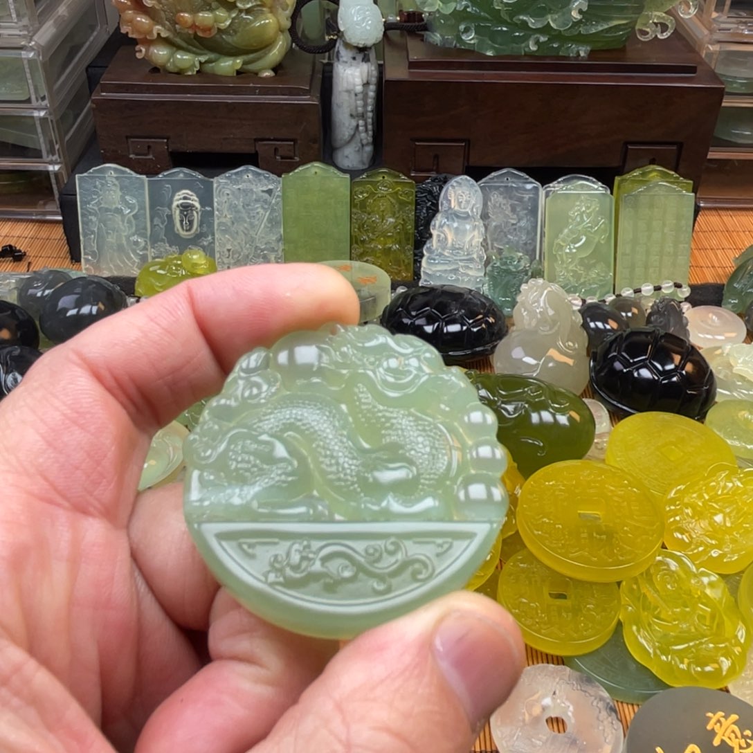 花***香蛇纹石玉未镶嵌颈饰