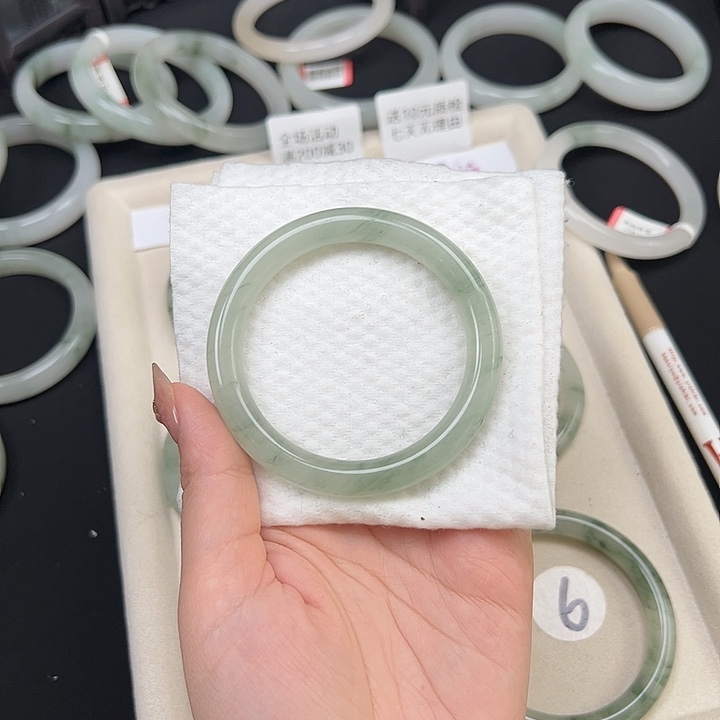 石英质玉未镶嵌手镯小**贝40