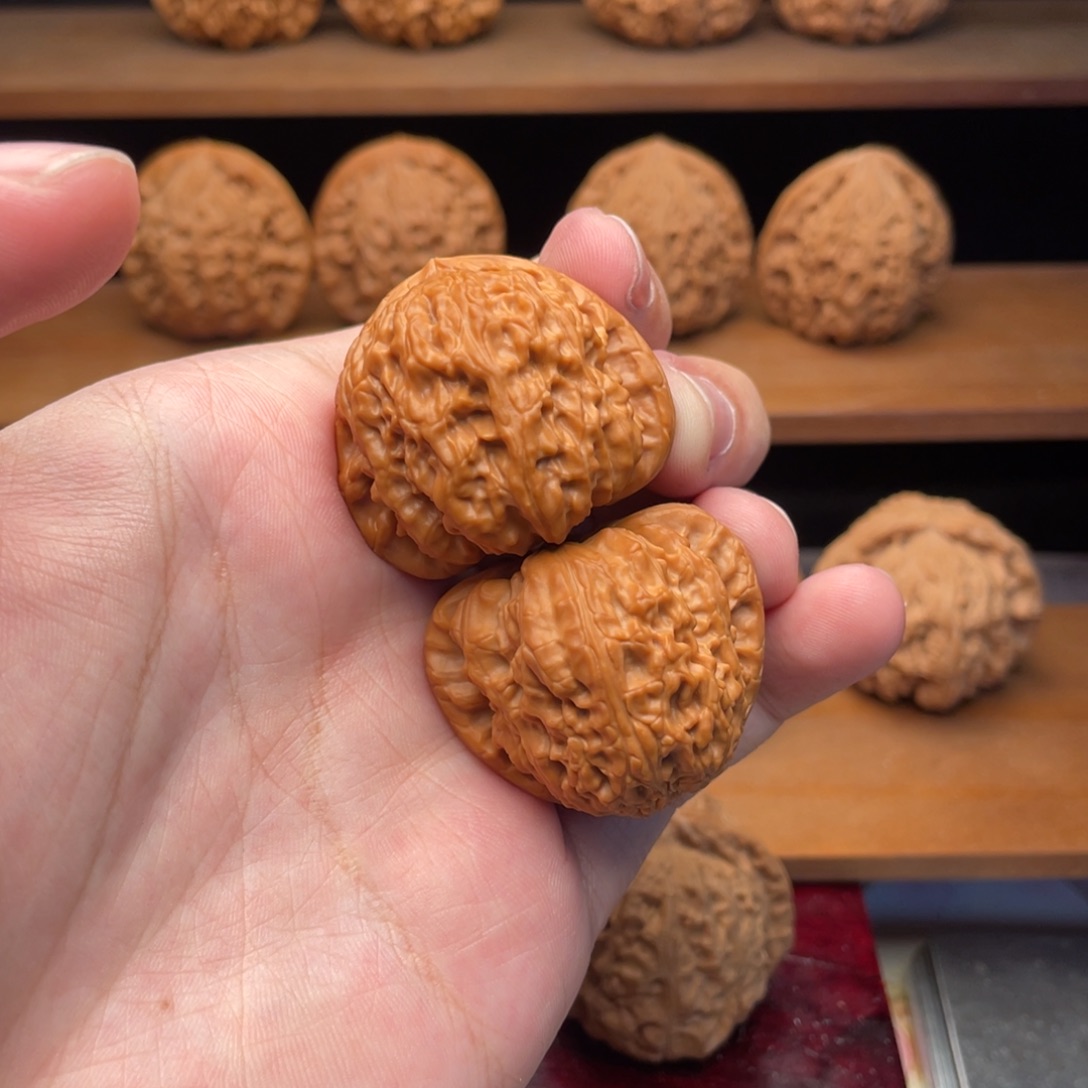 文玩核桃把件38精配红皮三角白实木气门