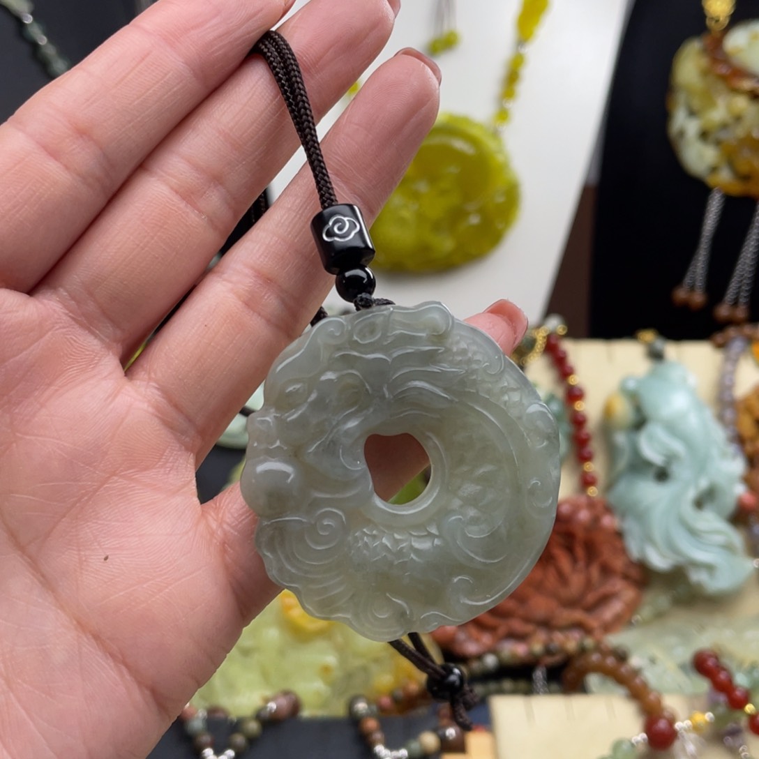 未镶嵌蛇纹石玉颈饰